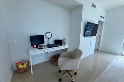 Condo in Miami, Florida, 1 bedroom  № 2248590 - photo 9