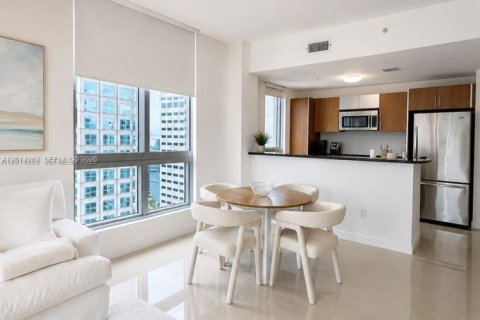 Condo in Miami, Florida, 1 bedroom  № 2248590 - photo 2