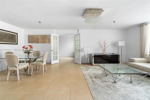 Купить кондоминиум в Майами, Флорида 2 спальни, 111.2м2, № 2024405 - фото 8