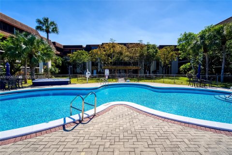 Купить кондоминиум в Майами, Флорида 2 спальни, 111.2м2, № 2024405 - фото 26