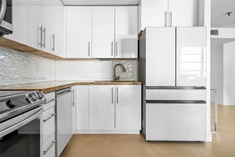 Купить кондоминиум в Майами, Флорида 2 спальни, 111.2м2, № 2024405 - фото 2