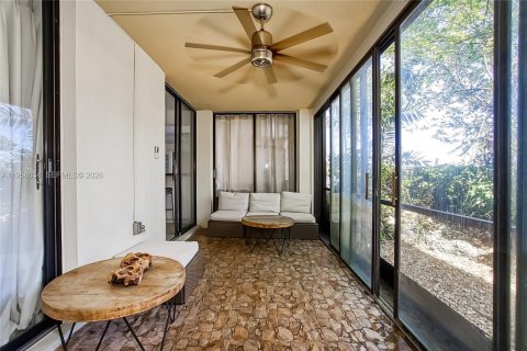 Купить кондоминиум в Майами, Флорида 2 спальни, 111.2м2, № 2024405 - фото 11