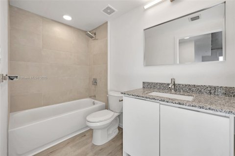 Copropriété à louer à North Miami, Floride: 2 chambres, 69.68 m2 № 1941781 - photo 4