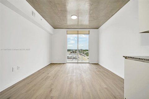 Copropriété à louer à North Miami, Floride: 2 chambres, 69.68 m2 № 1941781 - photo 13