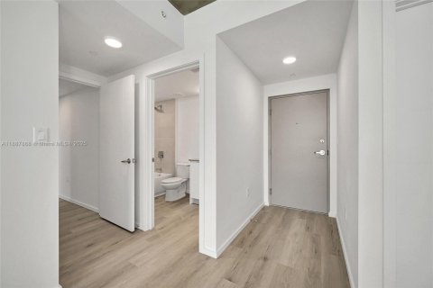 Copropriété à louer à North Miami, Floride: 2 chambres, 69.68 m2 № 1941781 - photo 3