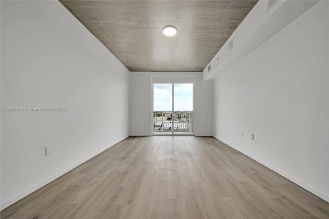 Copropriété à louer à North Miami, Floride: 2 chambres, 69.68 m2 № 1941781 - photo 2