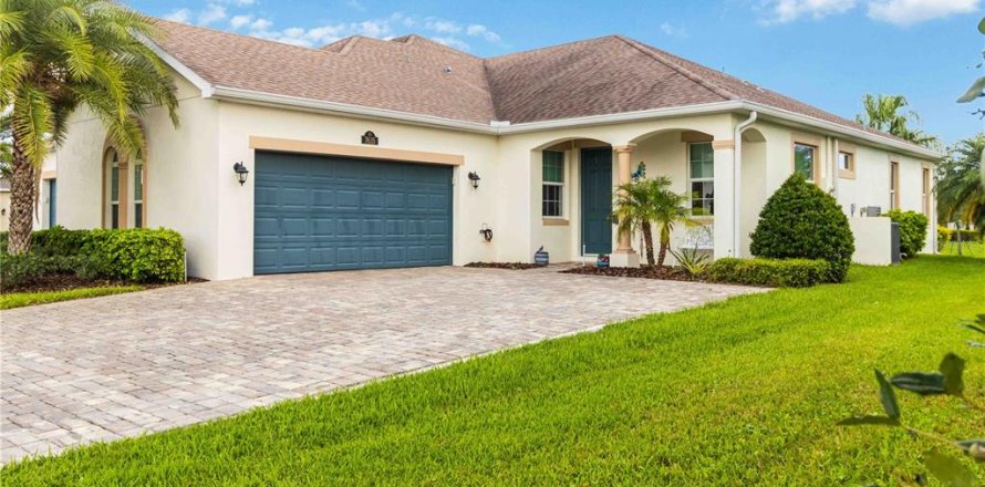 Duplex in Melbourne, Florida 2 bedrooms, 160.26 sq.m. № 1902699