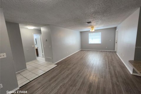 Condo in Brandon, Florida, 2 bedrooms  № 1276606 - photo 12