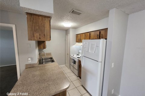 Condo in Brandon, Florida, 2 bedrooms  № 1276606 - photo 6