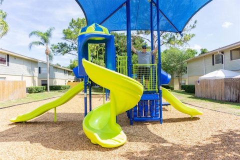 Condo in Brandon, Florida, 2 bedrooms  № 1276606 - photo 3