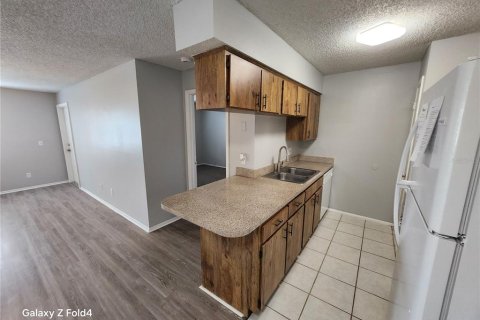 Condo in Brandon, Florida, 2 bedrooms  № 1276606 - photo 5