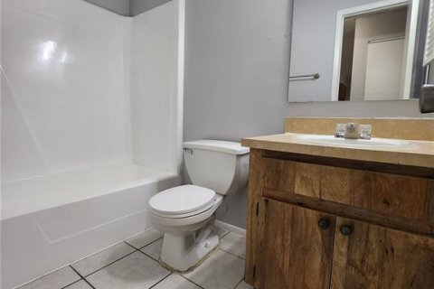 Condo in Brandon, Florida, 2 bedrooms  № 1276606 - photo 14