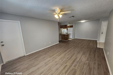 Condo in Brandon, Florida, 2 bedrooms  № 1276606 - photo 13