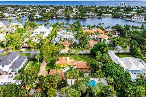 House in Delray Beach, Florida 3 bedrooms, 259.01 sq.m. № 2271564