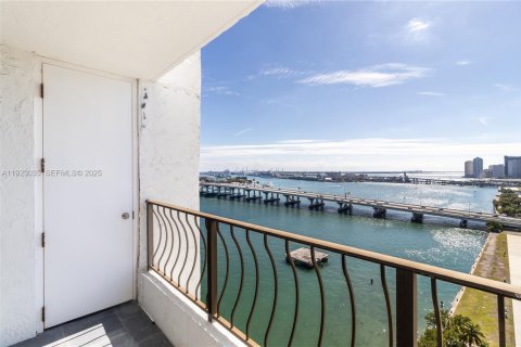 Copropriété à vendre à Miami, Floride: 1 chambre, 114.27 m2 № 1986685 - photo 12