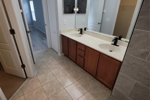 House in Land O' Lakes, Florida 5 bedrooms, 214.6 sq.m. № 2377961 - photo 7