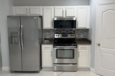 House in Land O' Lakes, Florida 5 bedrooms, 214.6 sq.m. № 2377961 - photo 11