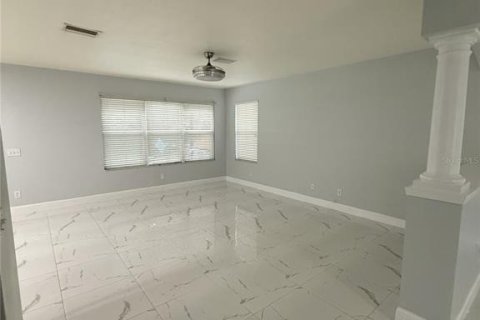 House in Land O' Lakes, Florida 5 bedrooms, 214.6 sq.m. № 2377961 - photo 6