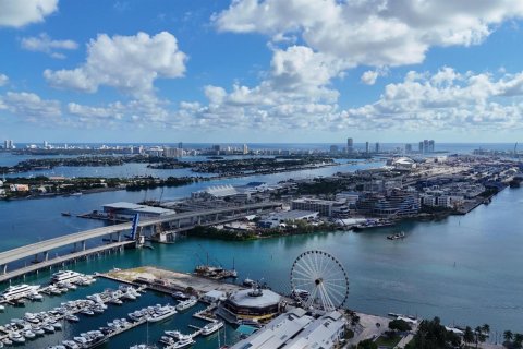 Condo in Miami, Florida, 1 bedroom  № 2087055 - photo 2