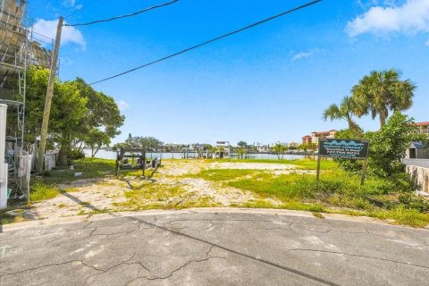 Land in Saint Pete Beach, Florida № 2370823 - photo 2
