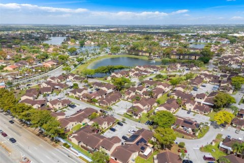 Купить таунхаус в Хайалиа, Флорида 3 спальни, 103.59м2, № 1957275 - фото 10