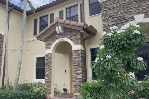 Townhouse in Homestead, Florida 2 bedrooms, 113.71 sq.m. № 2003056