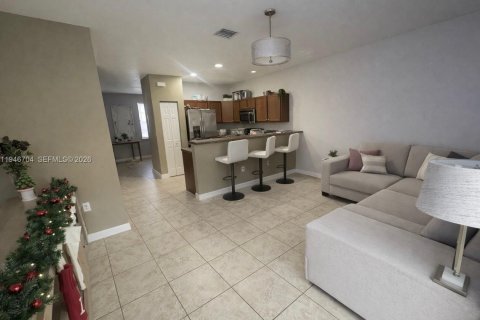Townhouse in Homestead, Florida 2 bedrooms, 113.71 sq.m. № 2003056 - photo 3