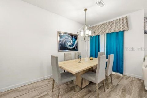 Townhouse in STOREY LAKE in Kissimmee, Florida 4 bedrooms, 177.81 sq.m. № 2386172 - photo 9
