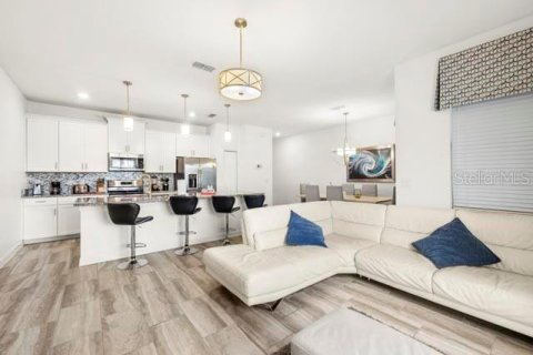 Townhouse in STOREY LAKE in Kissimmee, Florida 4 bedrooms, 177.81 sq.m. № 2386172 - photo 14