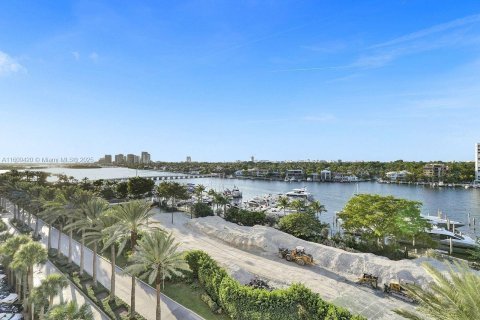 Condominio en venta en Miami, Florida, 3 dormitorios, 225.2 m2 № 1864111 - foto 29