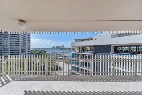 Condominio en venta en Miami, Florida, 3 dormitorios, 225.2 m2 № 1864111 - foto 3