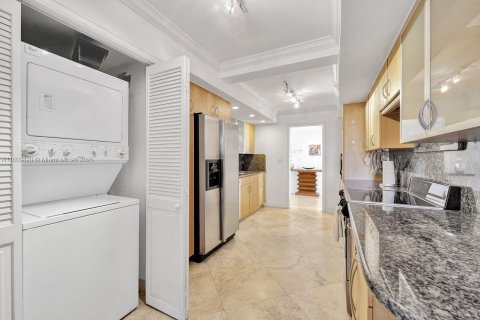 Condominio en venta en Miami, Florida, 3 dormitorios, 225.2 m2 № 1864111 - foto 14