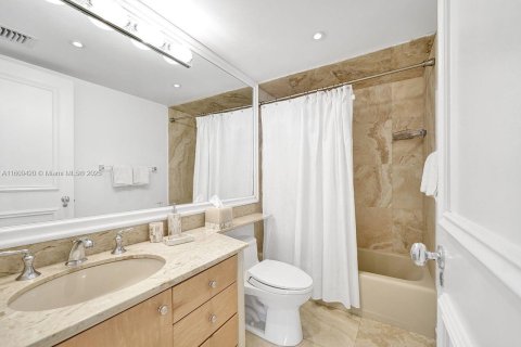 Condominio en venta en Miami, Florida, 3 dormitorios, 225.2 m2 № 1864111 - foto 17