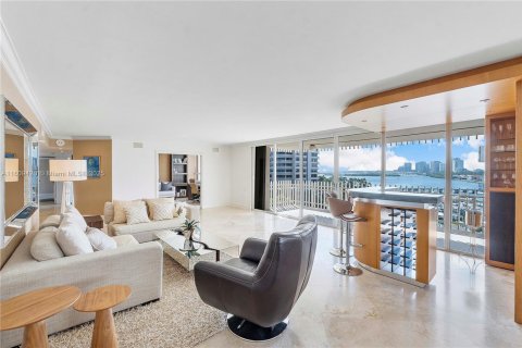 Condominio en venta en Miami, Florida, 3 dormitorios, 225.2 m2 № 1864111 - foto 1