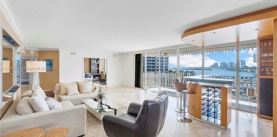 Condominio en Miami, Florida, 3 dormitorios  № 1864111