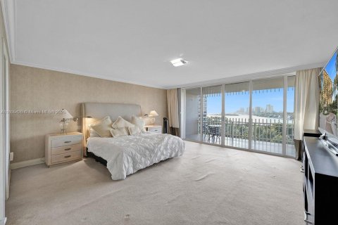 Condominio en venta en Miami, Florida, 3 dormitorios, 225.2 m2 № 1864111 - foto 21