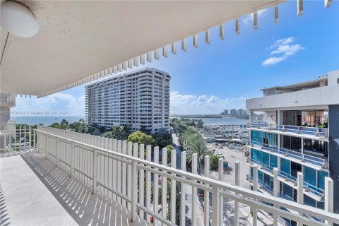 Condominio en venta en Miami, Florida, 3 dormitorios, 225.2 m2 № 1864111 - foto 4