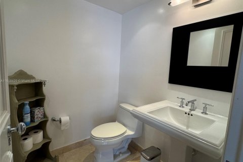 Condominio en venta en Miami, Florida, 3 dormitorios, 225.2 m2 № 1864111 - foto 10