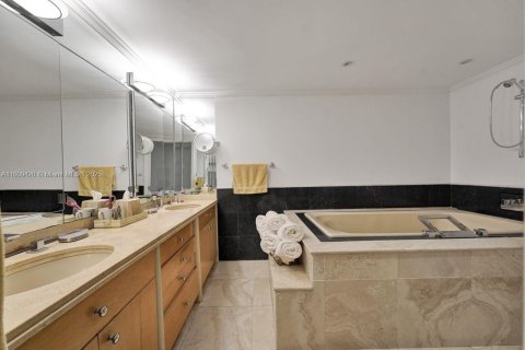 Condominio en venta en Miami, Florida, 3 dormitorios, 225.2 m2 № 1864111 - foto 25