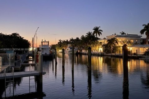 Condo in Fort Lauderdale, Florida, 3 bedrooms  № 2033866