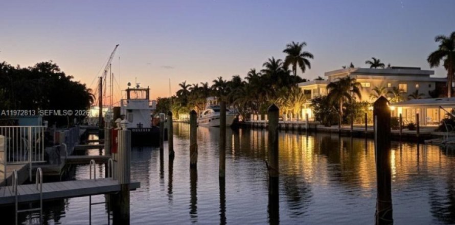 Condo in Fort Lauderdale, Florida, 3 bedrooms  № 2033866