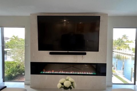 Condo in Fort Lauderdale, Florida, 3 bedrooms  № 2033866 - photo 2