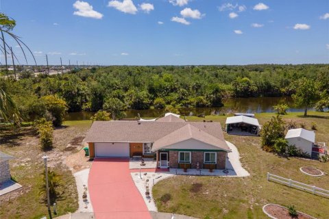 Casa en venta en Port Charlotte, Florida, 3 dormitorios, 134.89 m2 № 1687818 - foto 1