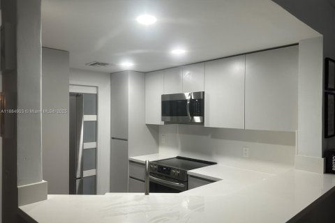 Touwnhouse à louer à Miami, Floride: 3 chambres, 132.85 m2 № 1933400 - photo 7