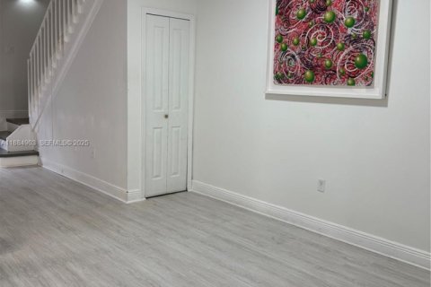 Touwnhouse à louer à Miami, Floride: 3 chambres, 132.85 m2 № 1933400 - photo 18
