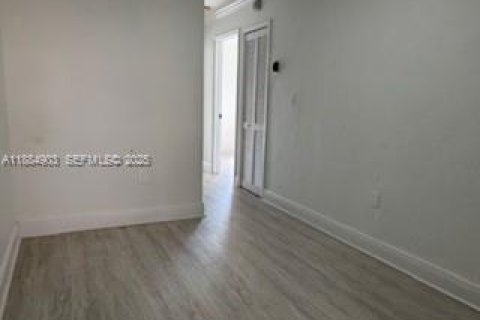 Adosado en alquiler en Miami, Florida, 3 dormitorios, 132.85 m2 № 1933400 - foto 25