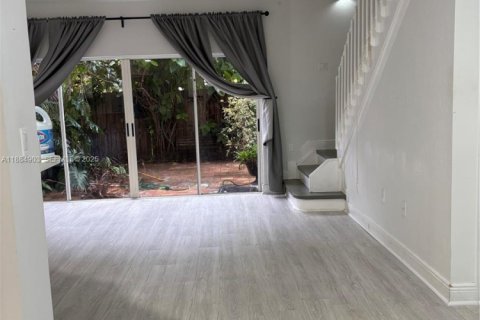 Touwnhouse à louer à Miami, Floride: 3 chambres, 132.85 m2 № 1933400 - photo 17