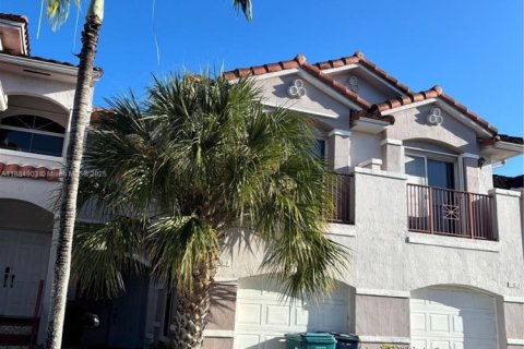 Touwnhouse à louer à Miami, Floride: 3 chambres, 132.85 m2 № 1933400 - photo 1