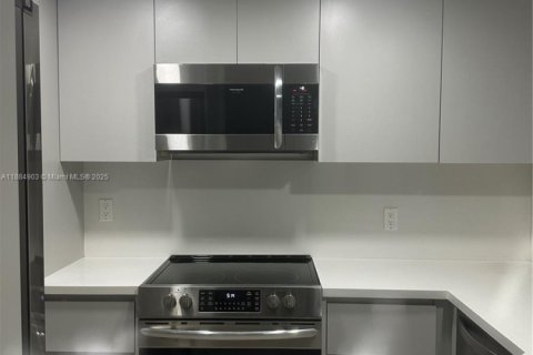 Touwnhouse à louer à Miami, Floride: 3 chambres, 132.85 m2 № 1933400 - photo 10