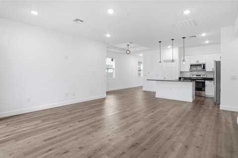 Casa en venta en Saint Petersburg, Florida, 4 dormitorios, 159.42 m2 № 2094515 - foto 6